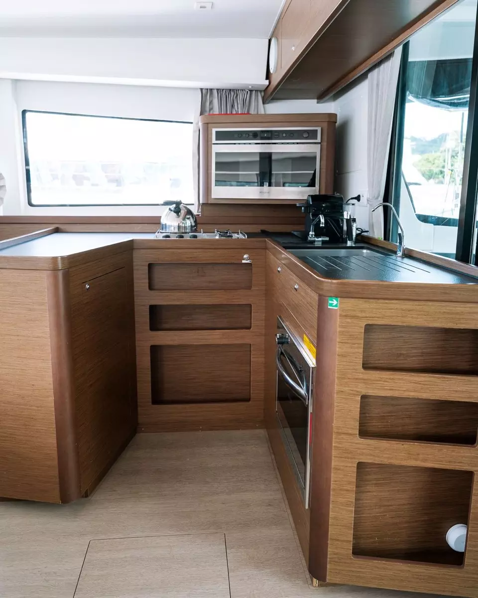 LAGOON 42 — bareboat catamaran charter photo 4