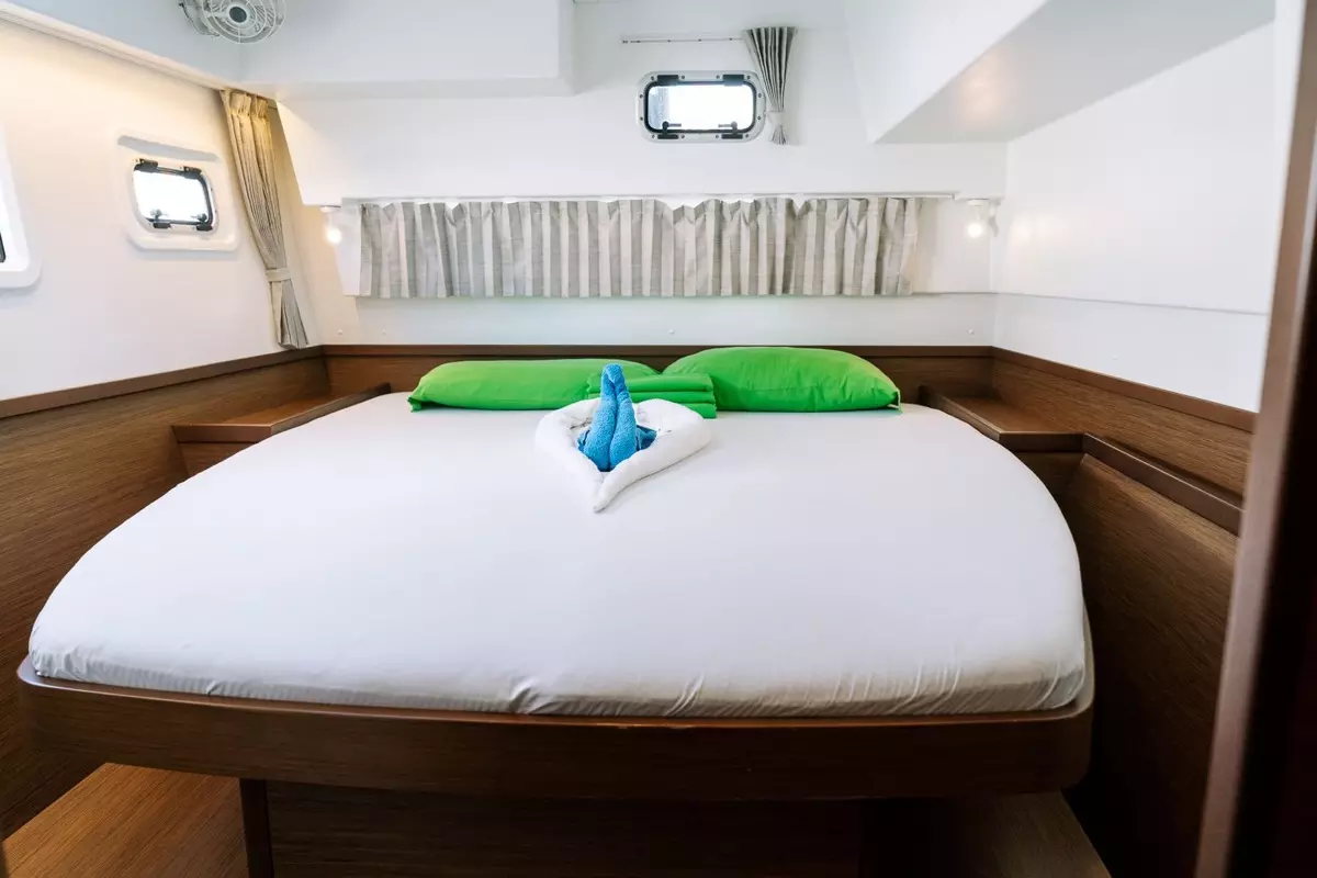 LAGOON 42 — bareboat catamaran charter photo 11