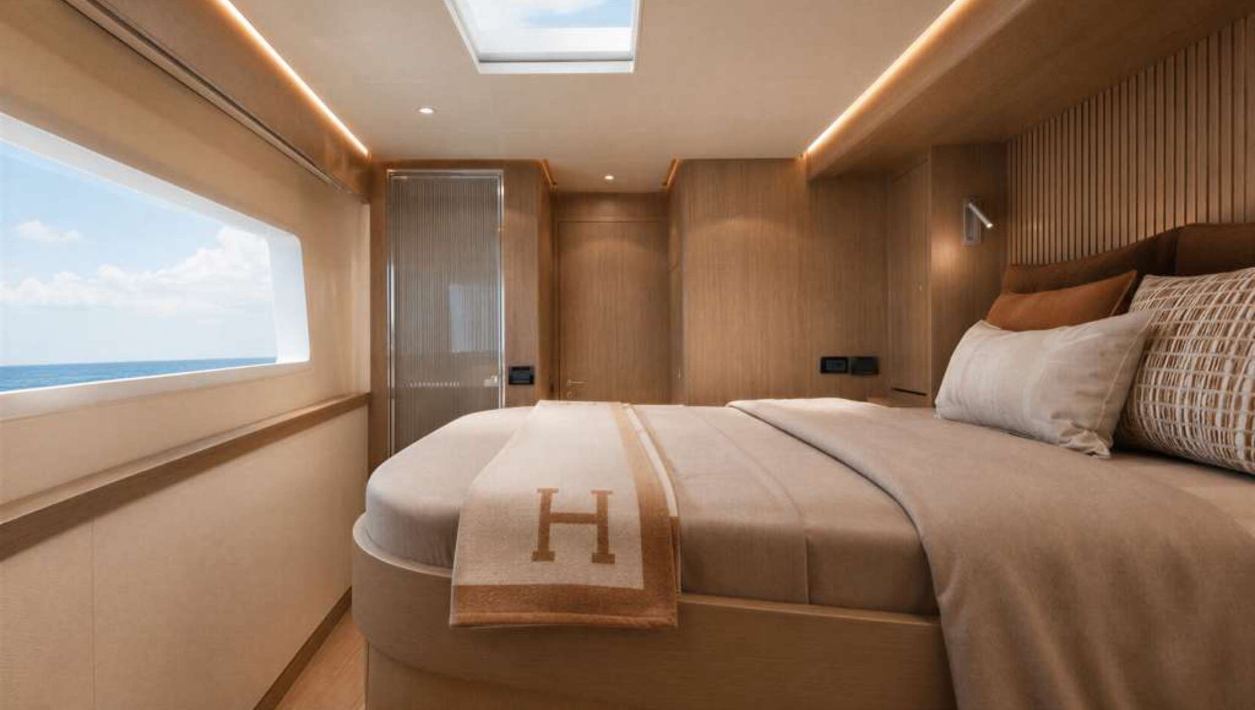 TUPELO HONEY exterior — luxury yacht charter
