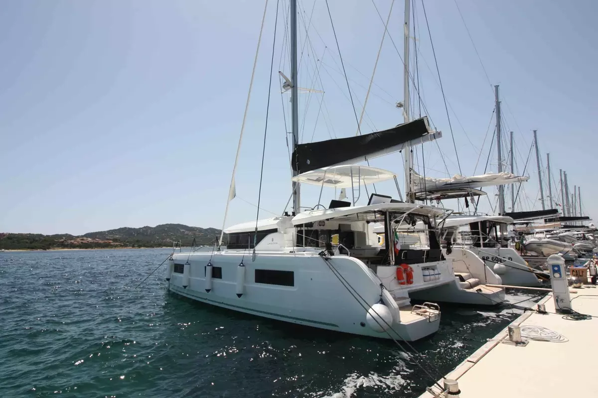 LAGOON 46 — bareboat catamaran charter photo 2