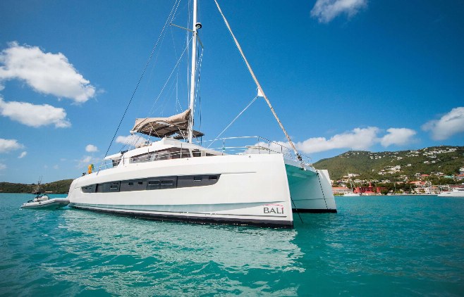 SOUTHERN QUEEN — yacht for charter in the Grenadines SOUTHERN QUEEN — crewed catamaran for charter in St Vincent & The Grenadines
