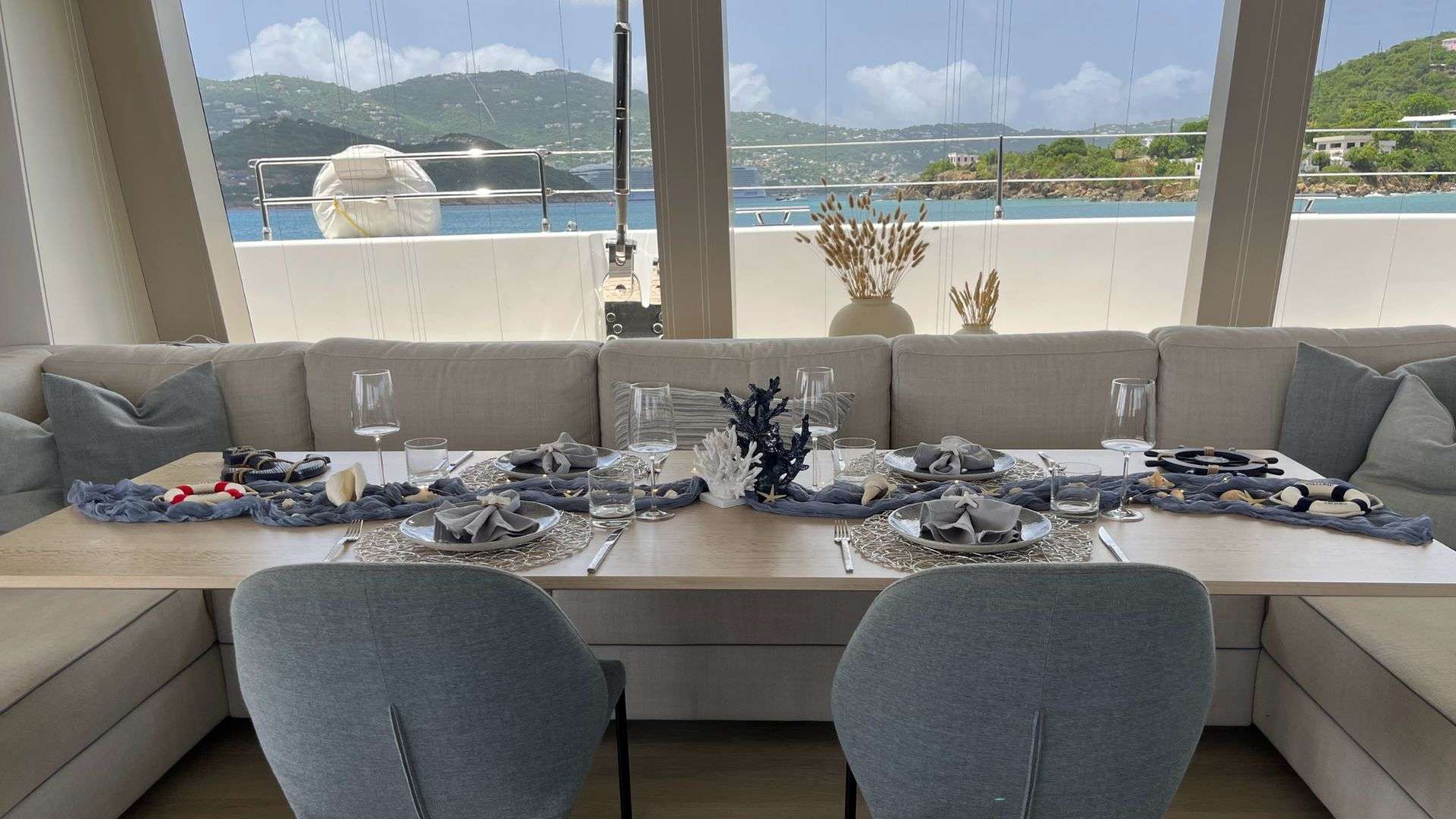 ENTRE4 exterior — luxury yacht charter