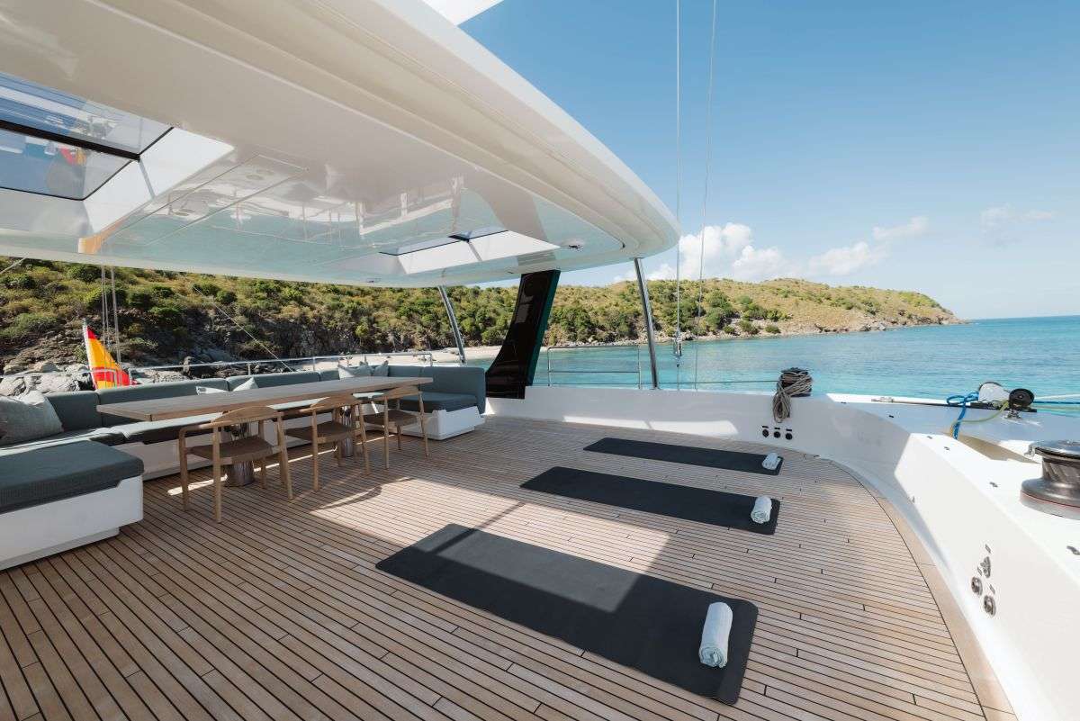 ENTRE4 — yacht for charter in the Grenadines ENTRE4 — crewed catamaran for charter in St Vincent & The Grenadines