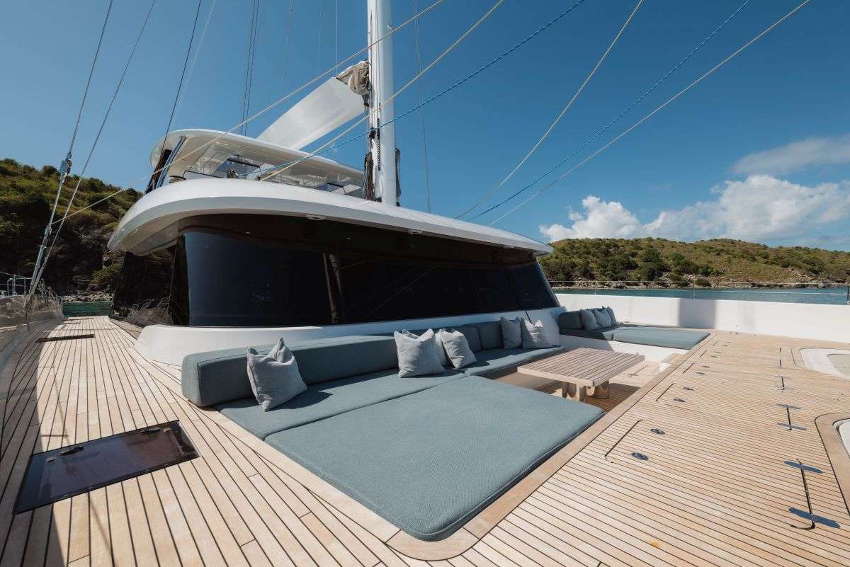 ENTRE4 exterior — luxury yacht charter