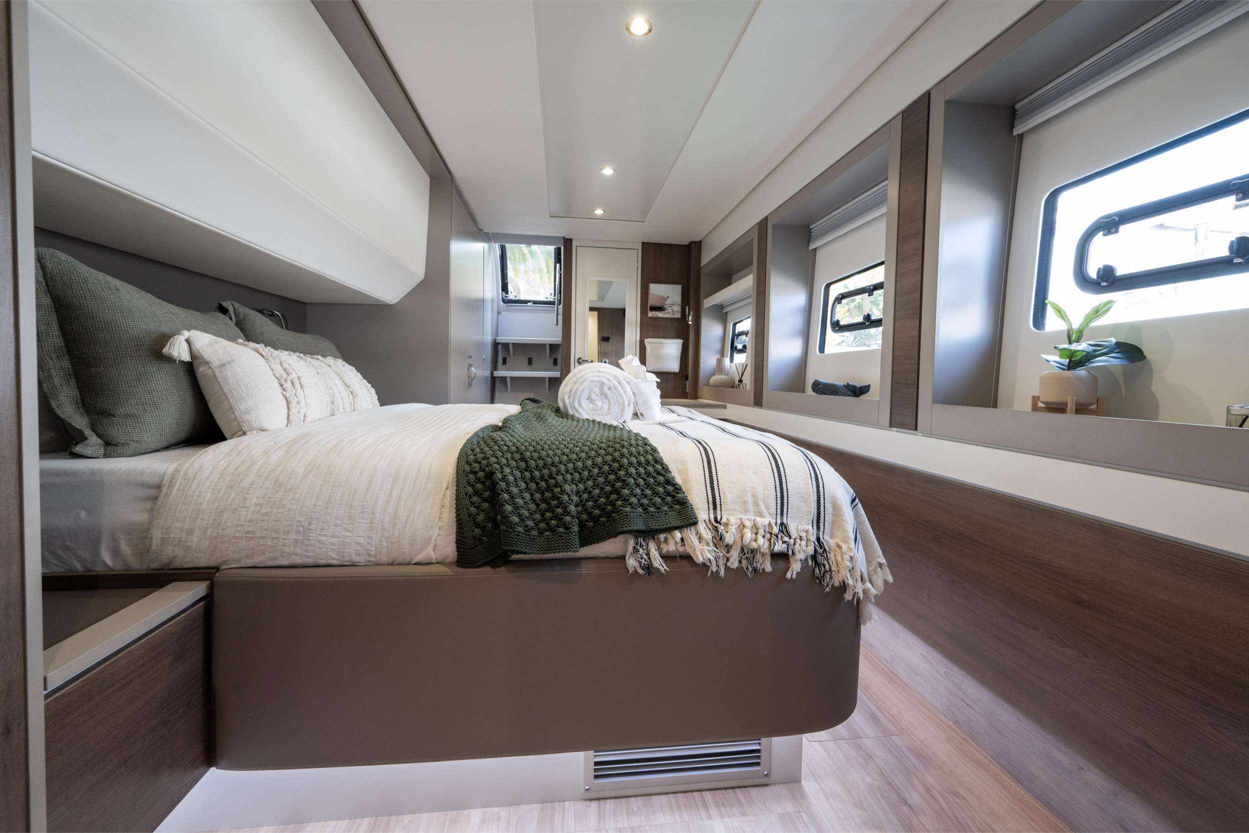 HIGH 5 exterior — luxury yacht charter