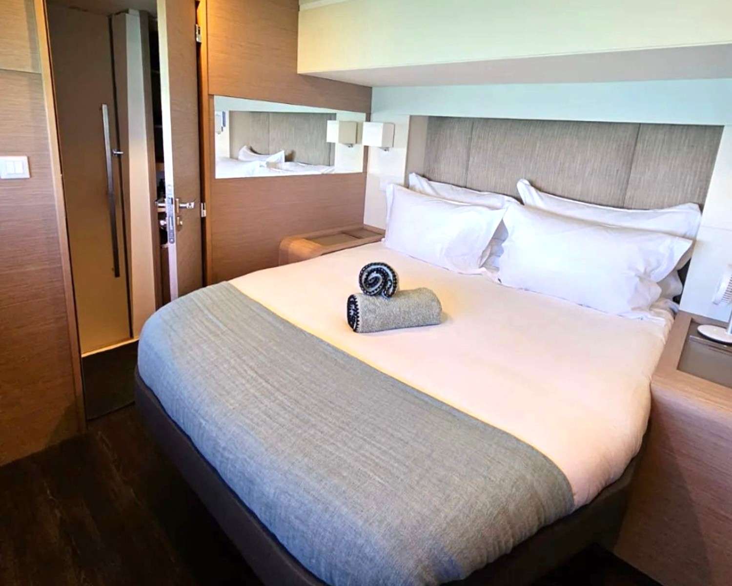 LOOMA exterior — luxury yacht charter