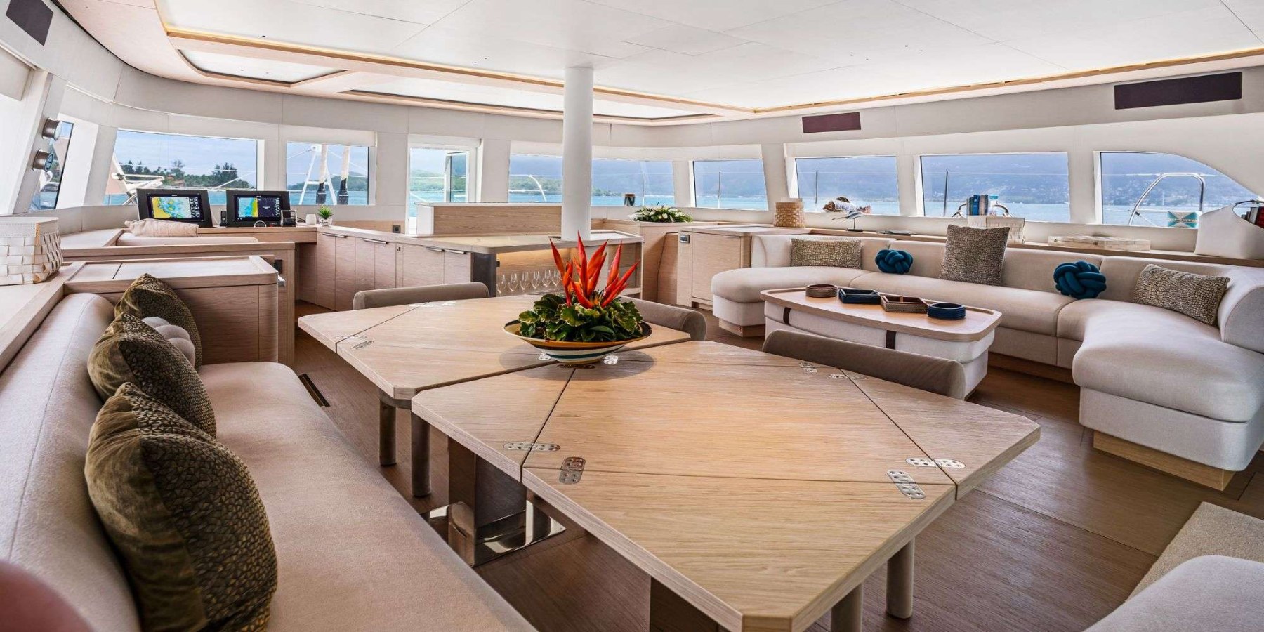 MANE ET NOCTE exterior — luxury yacht charter