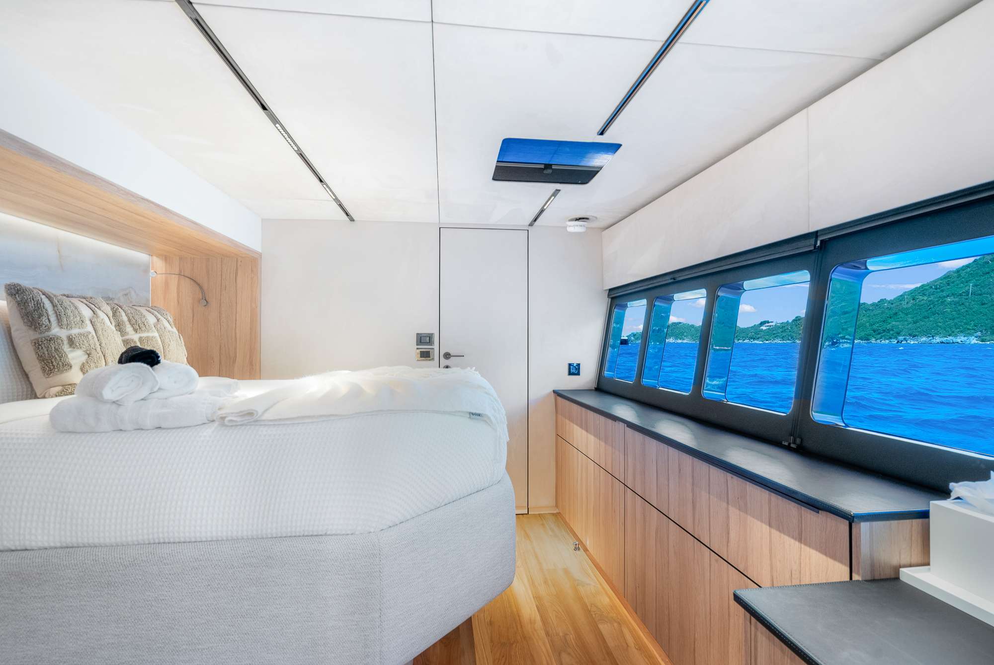 PERFECT MOON exterior — luxury yacht charter