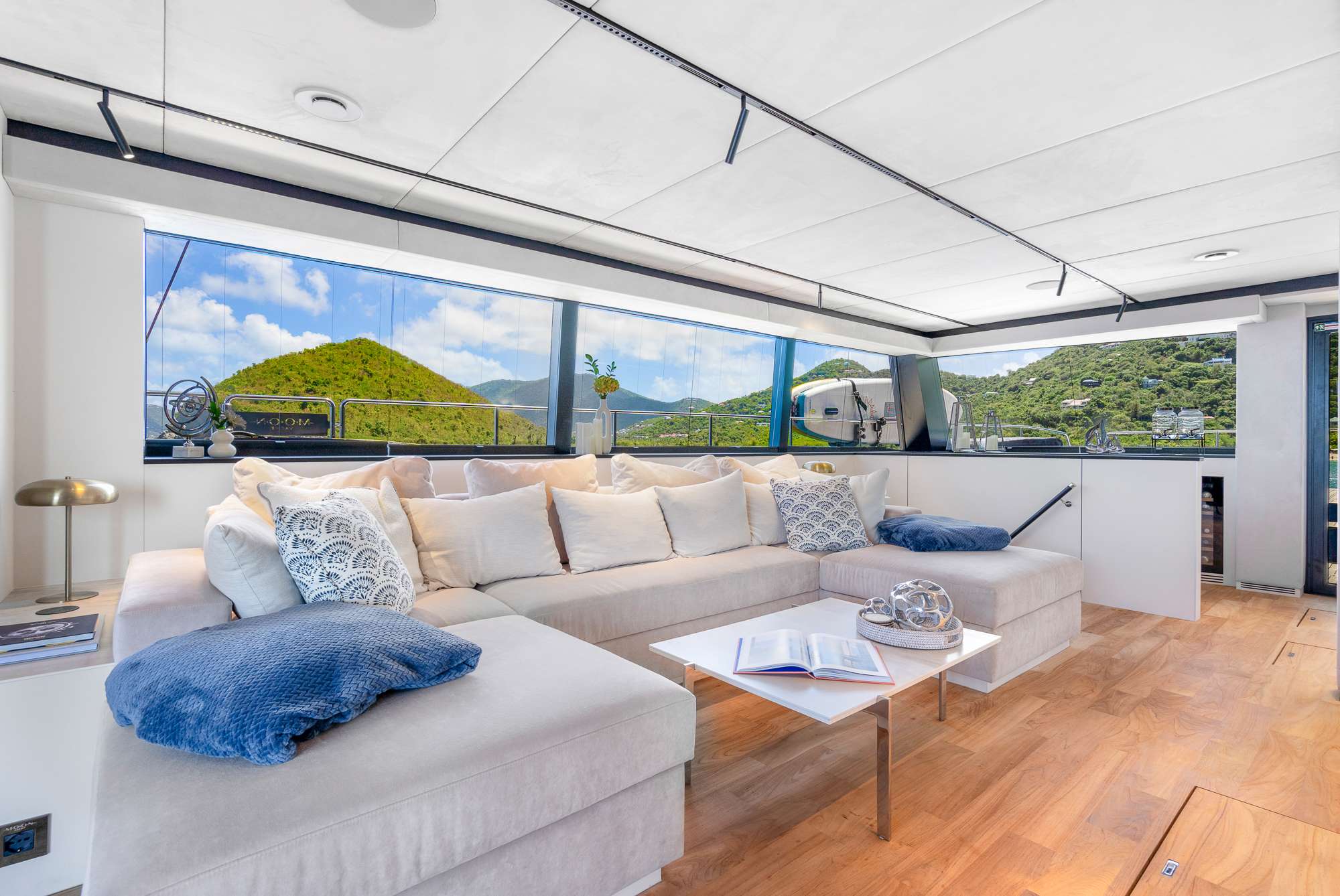 PERFECT MOON exterior — luxury yacht charter