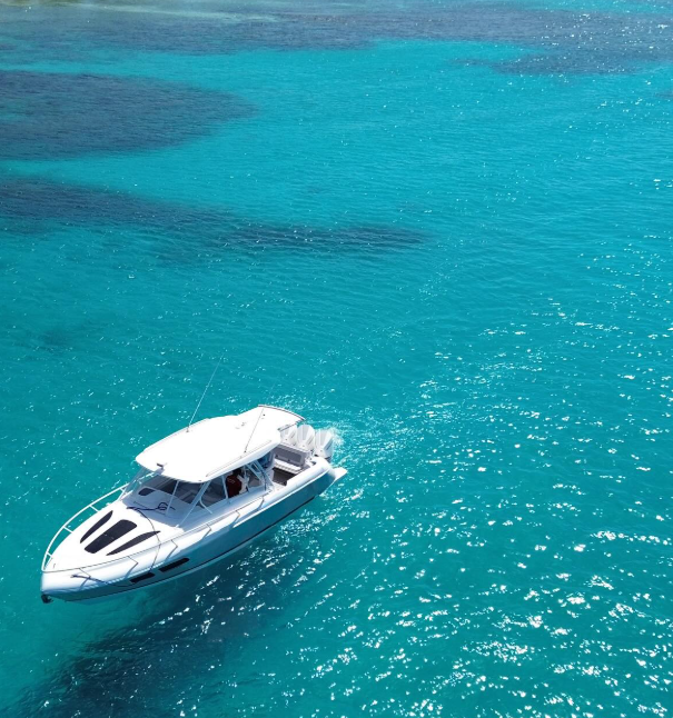 BELLA — yacht for charter in the Grenadines BELLA — day boat for charter in St Vincent & The Grenadines