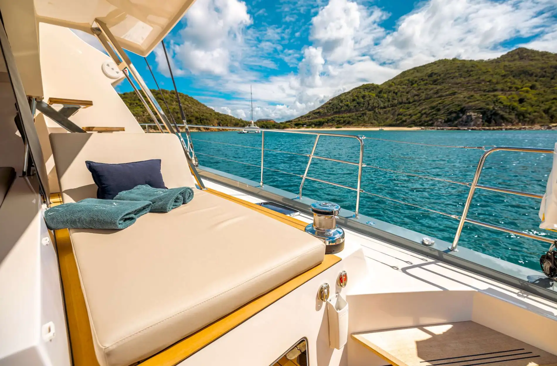 SEGUNDO VIENTO exterior — luxury yacht charter