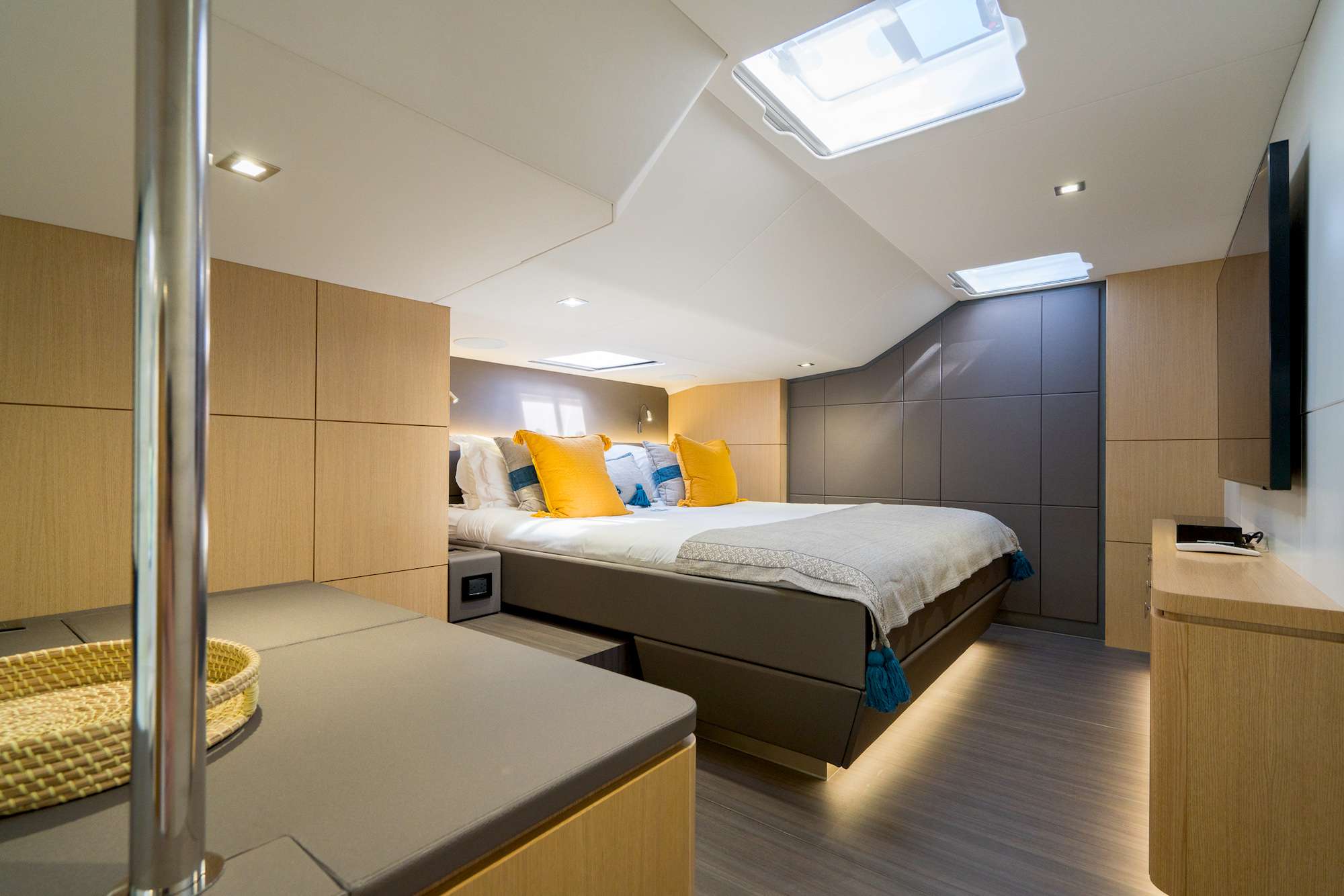 SEGUNDO VIENTO exterior — luxury yacht charter