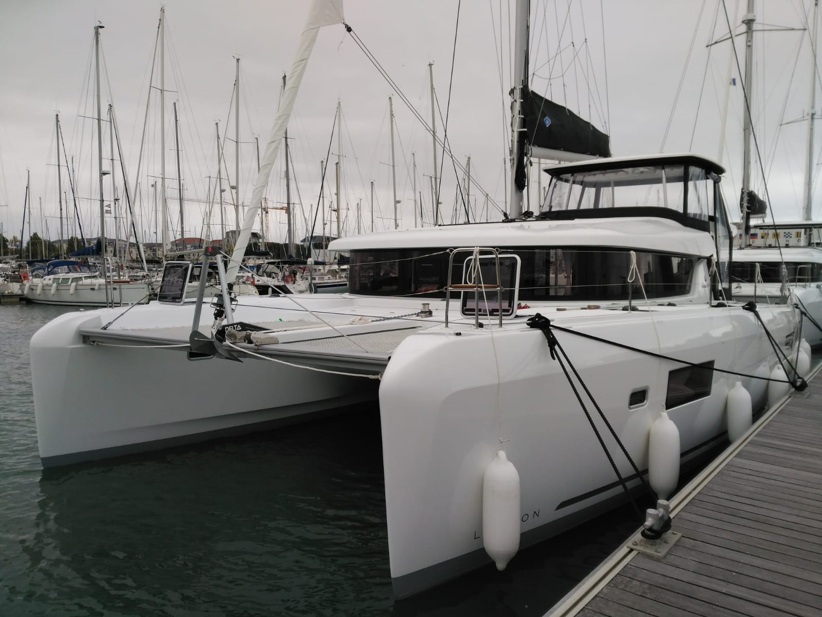 LAGOON 42 — yacht for charter in the Grenadines LAGOON 42 — bareboat for charter in St Vincent & The Grenadines
