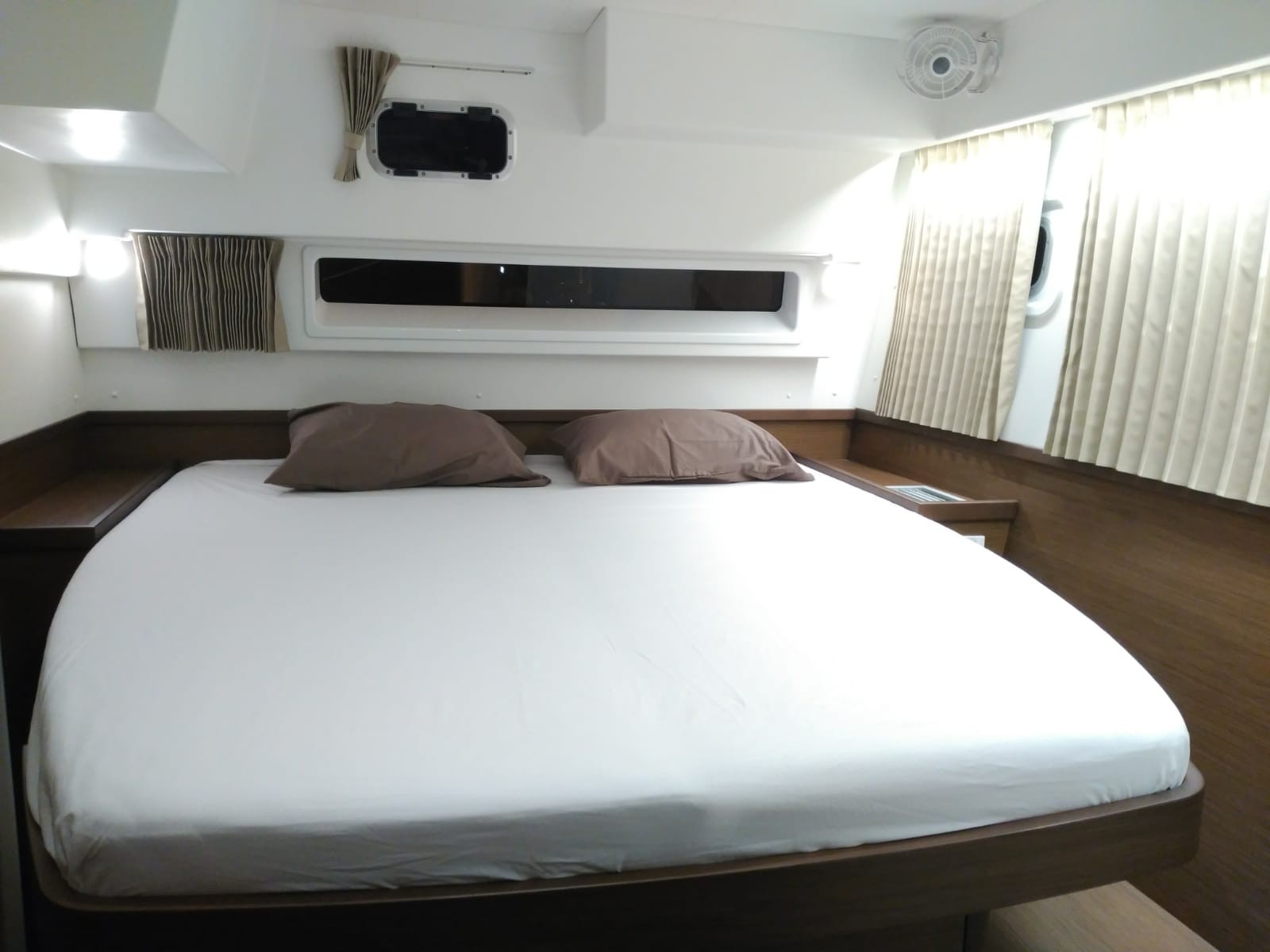 LAGOON 42 — bareboat catamaran charter photo 7