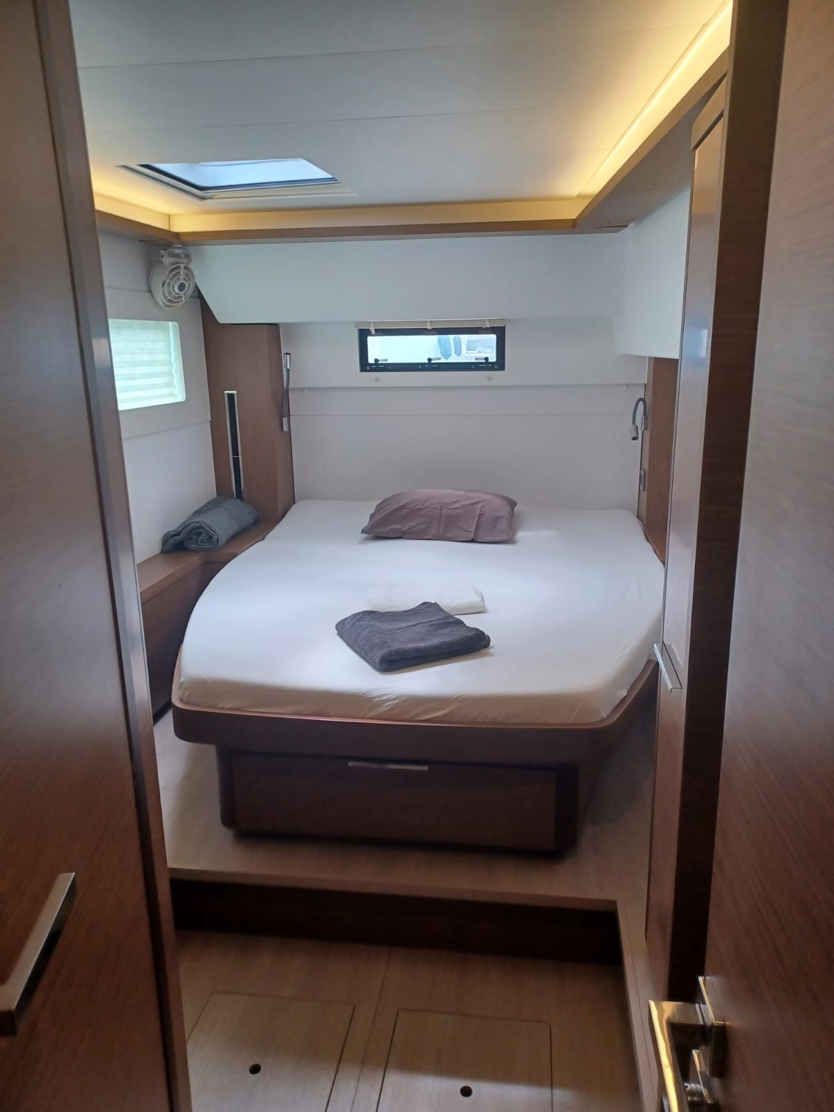 LAGOON 46 — bareboat catamaran charter photo 7
