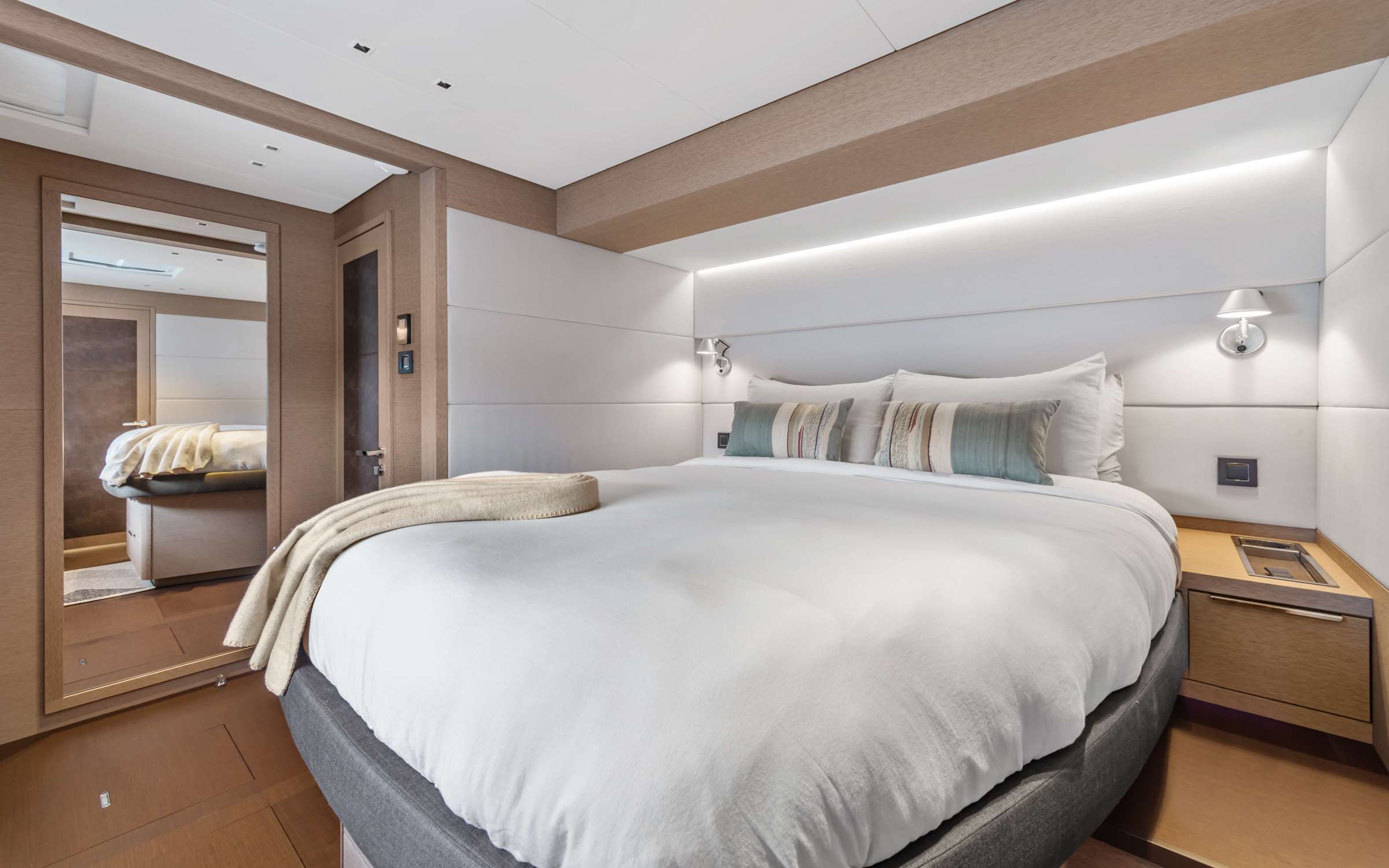 REVERIE exterior — luxury yacht charter