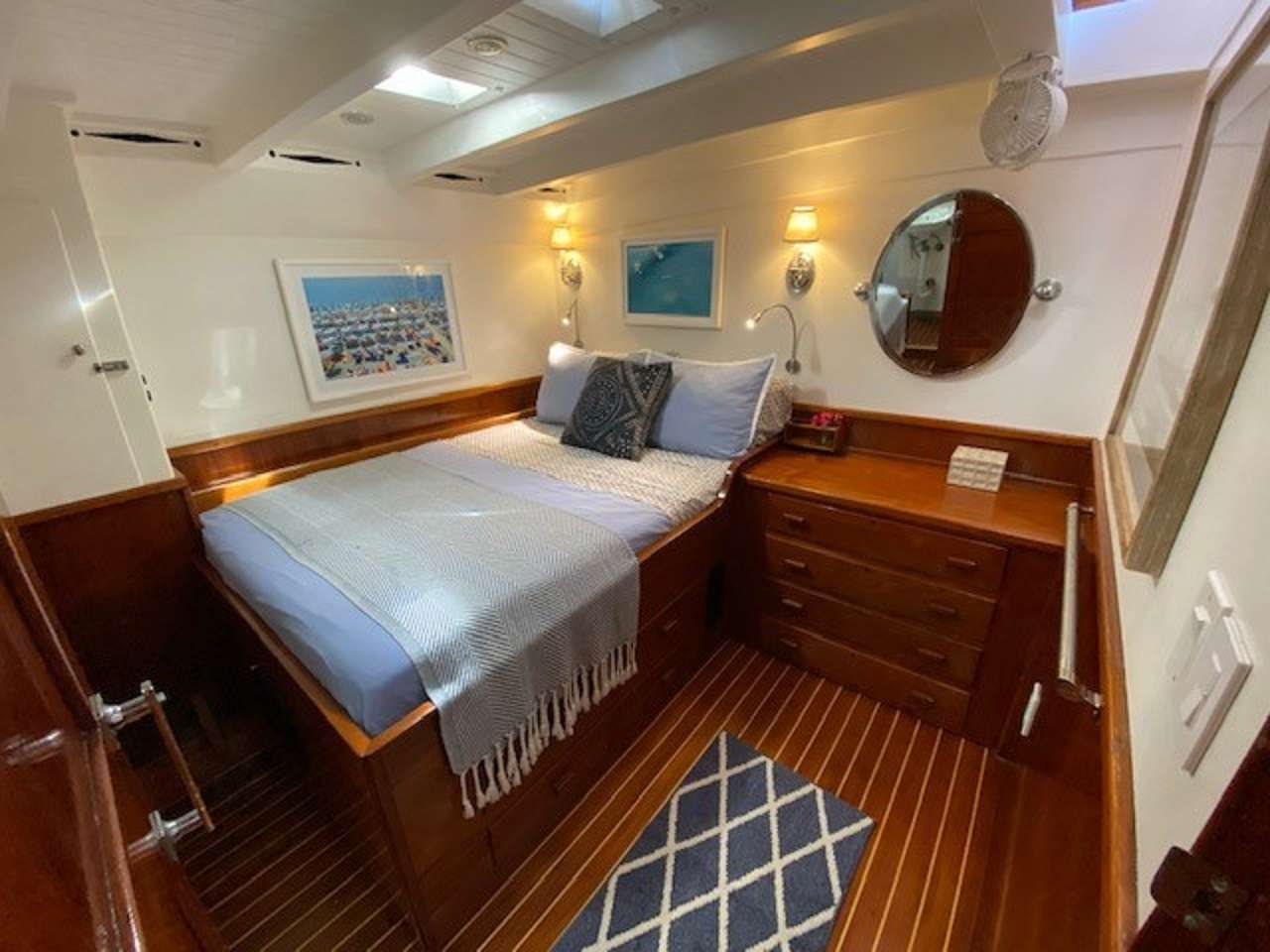 Eros- 115 ft exterior — luxury yacht charter