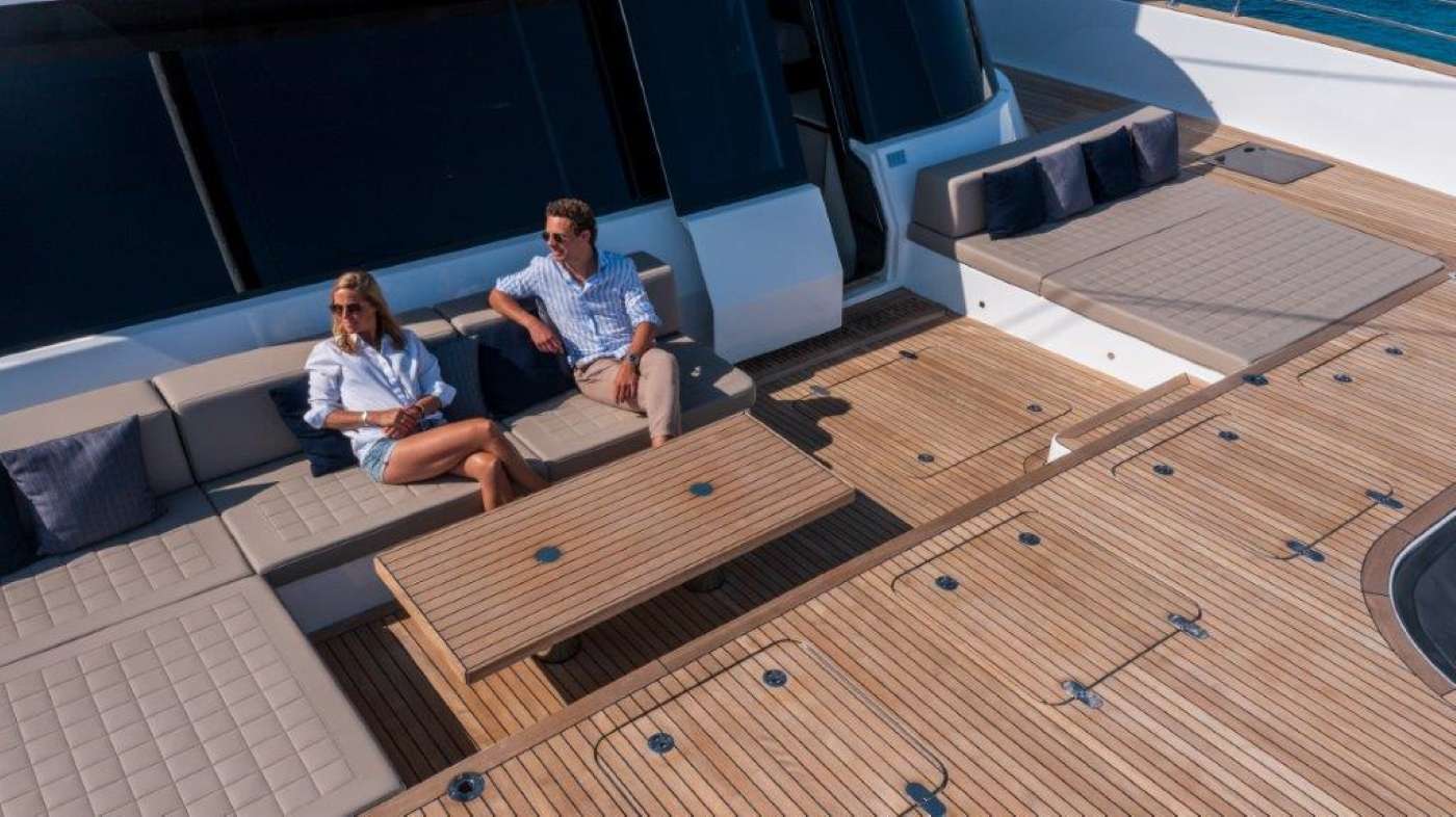 ENDLESS HORIZON — yacht for charter in the Grenadines ENDLESS HORIZON — crewed catamaran for charter in St Vincent & The Grenadines