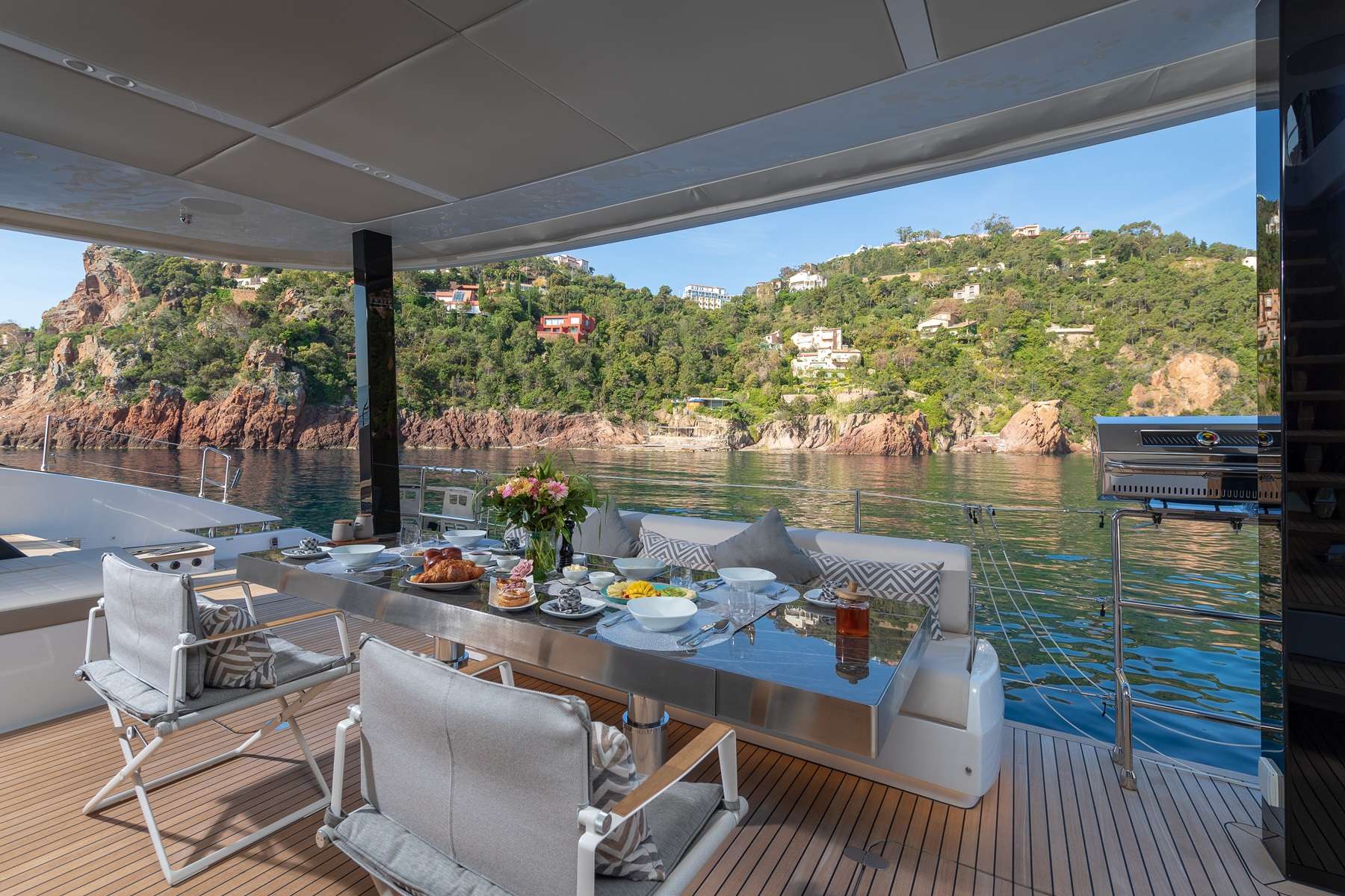ENDLESS HORIZON exterior — luxury yacht charter