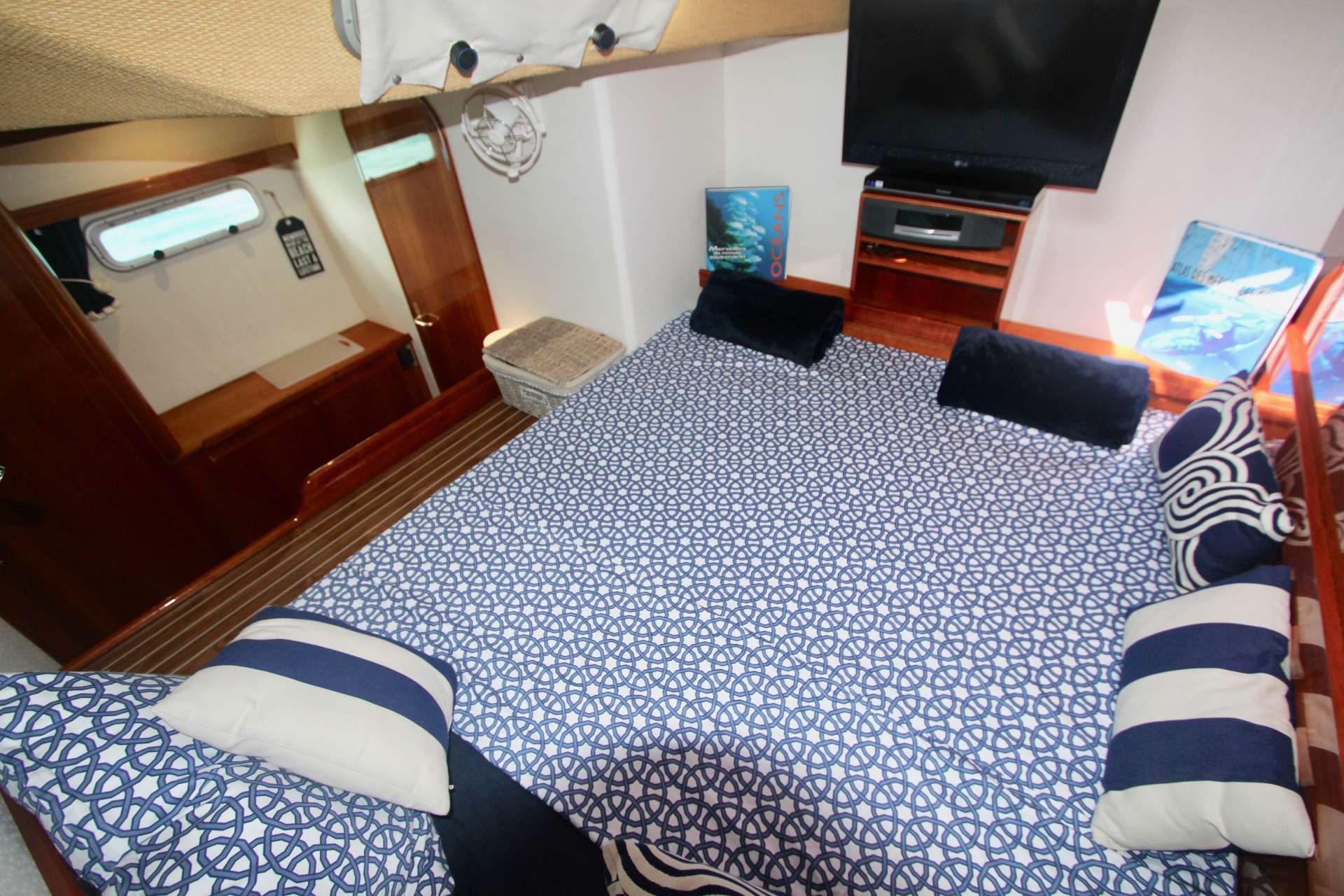 ISOLA exterior — luxury yacht charter
