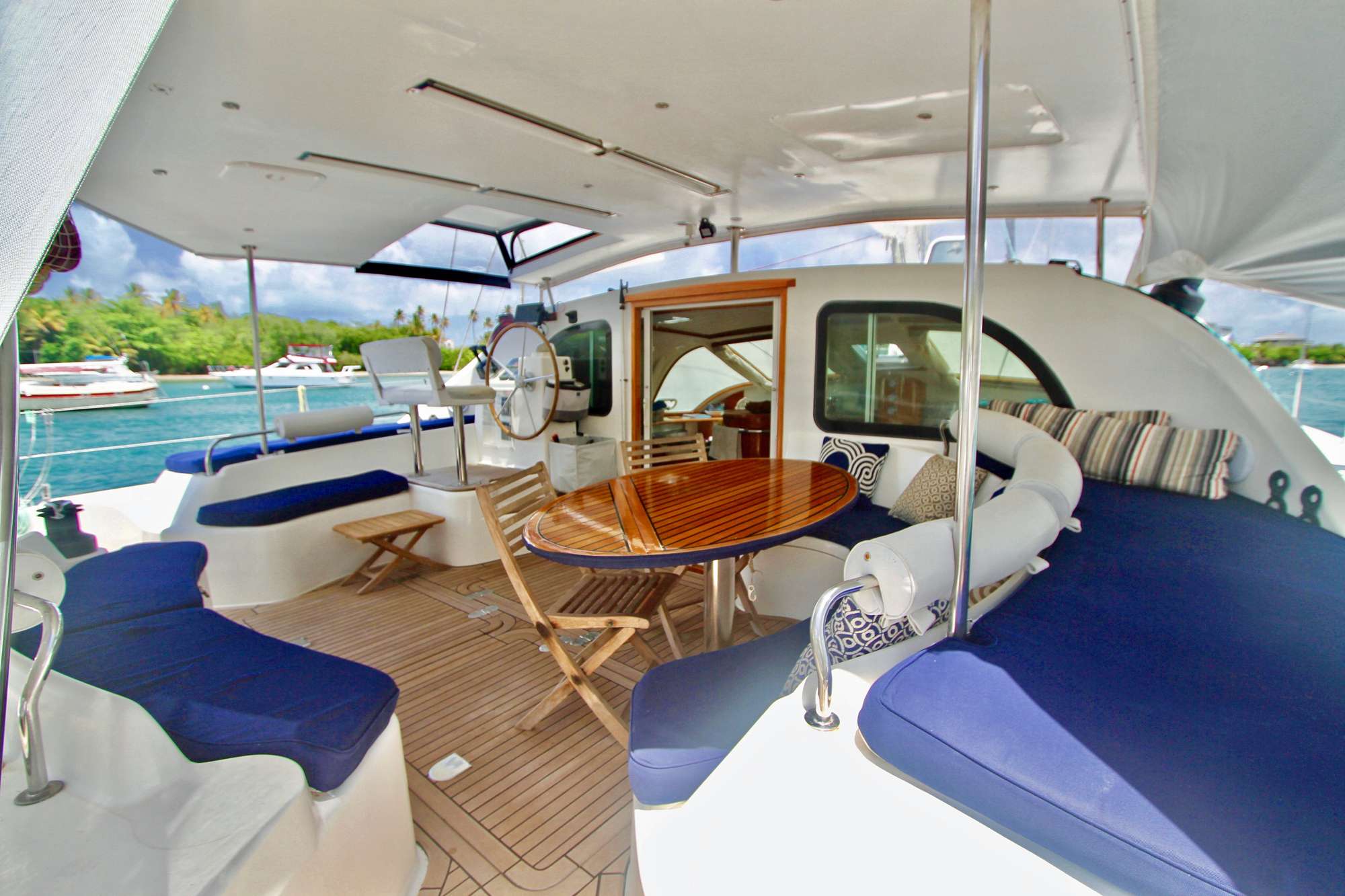 ISOLA exterior — luxury yacht charter