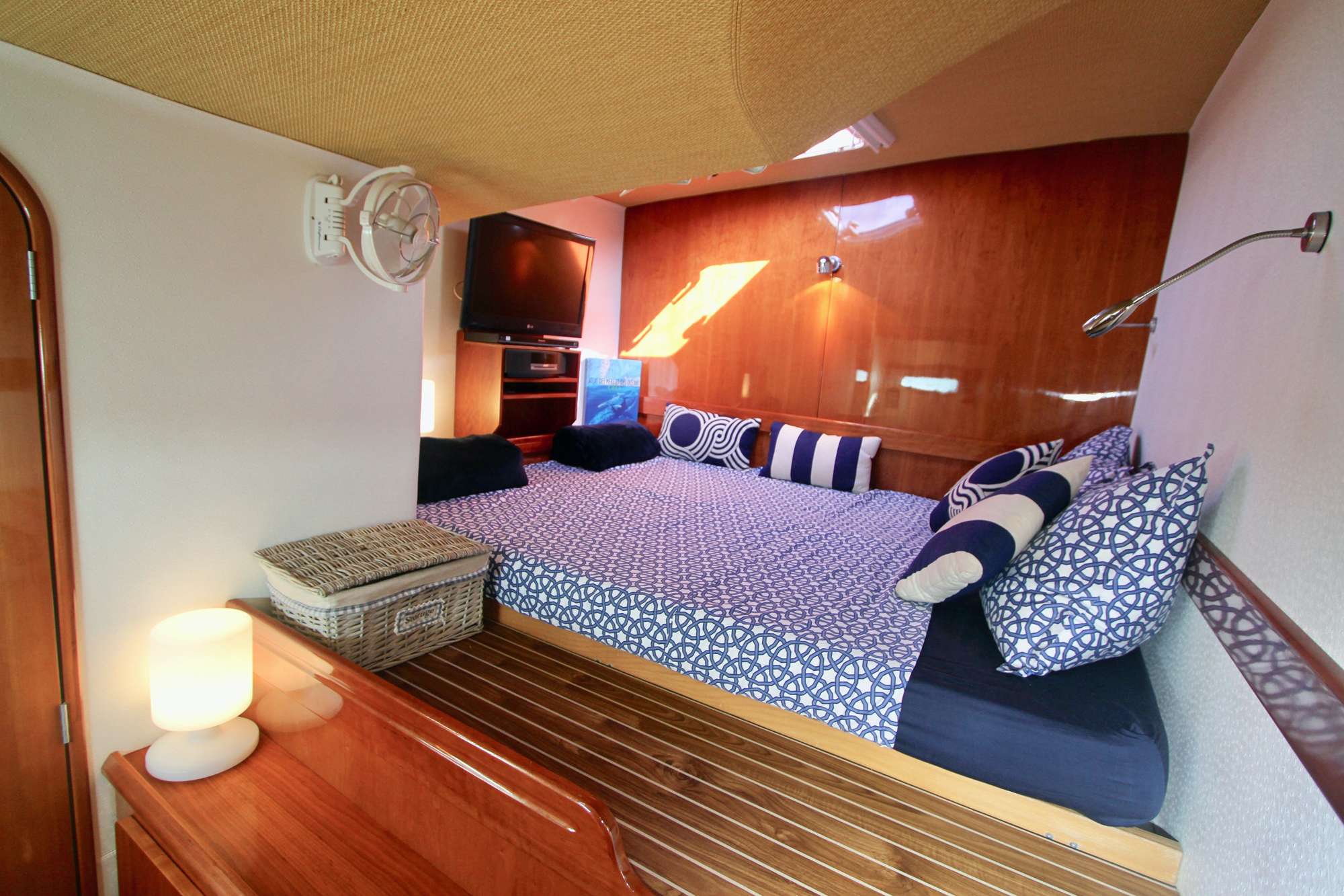 ISOLA exterior — luxury yacht charter