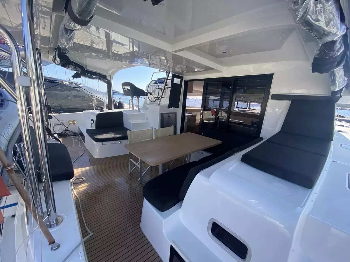 LAGOON 42 — bareboat catamaran charter photo 3