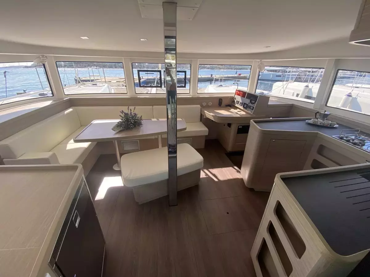LAGOON 42 — bareboat catamaran charter photo 8