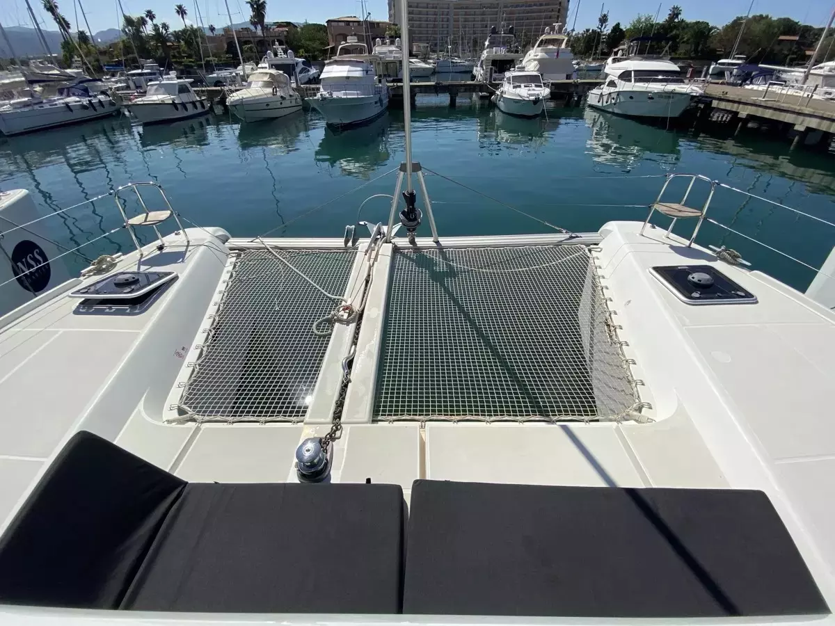 LAGOON 42 — bareboat catamaran charter photo 5