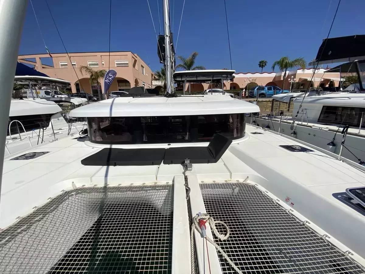 LAGOON 42 — bareboat catamaran charter photo 6