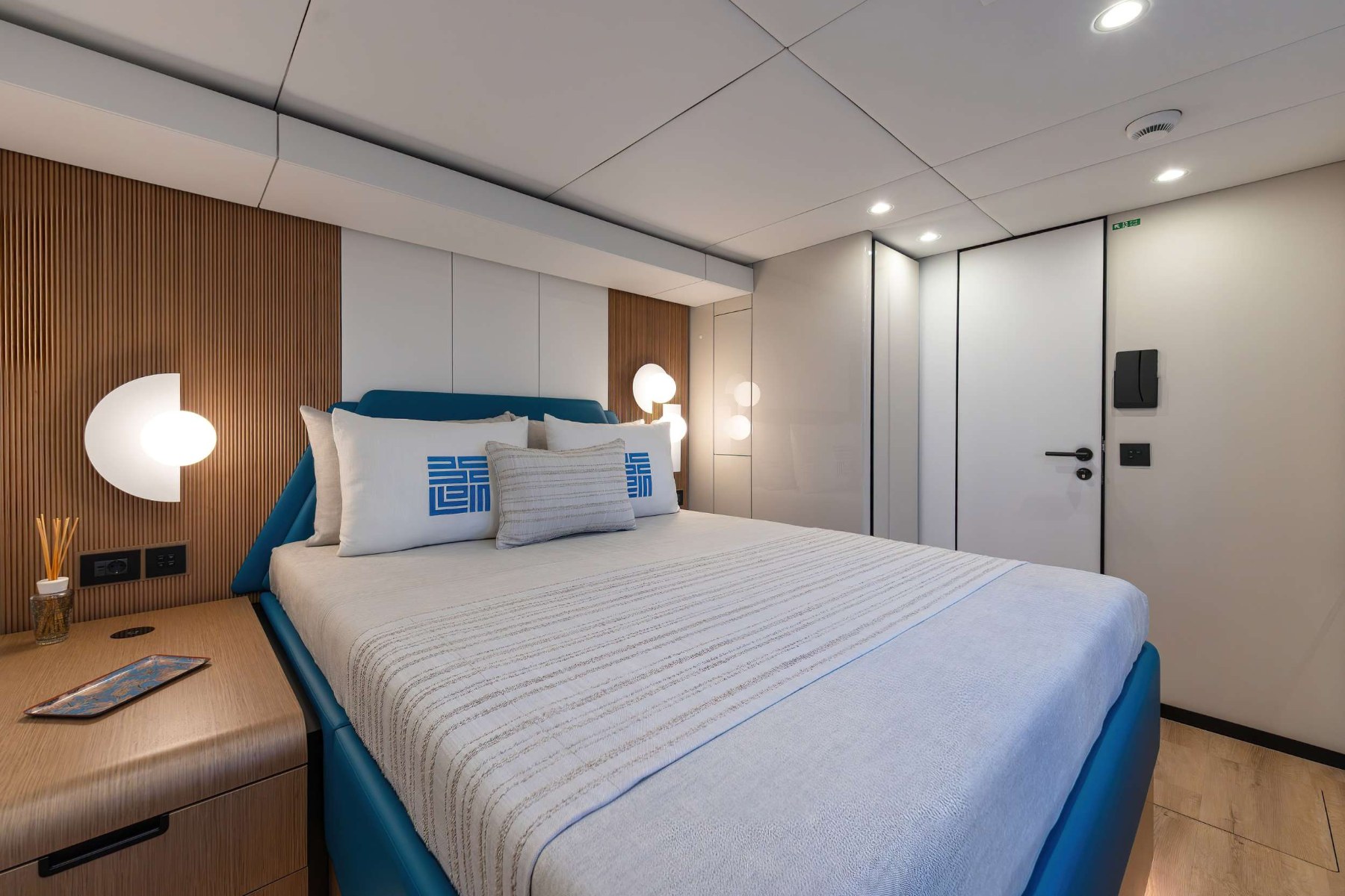 BELLDIA exterior — luxury yacht charter