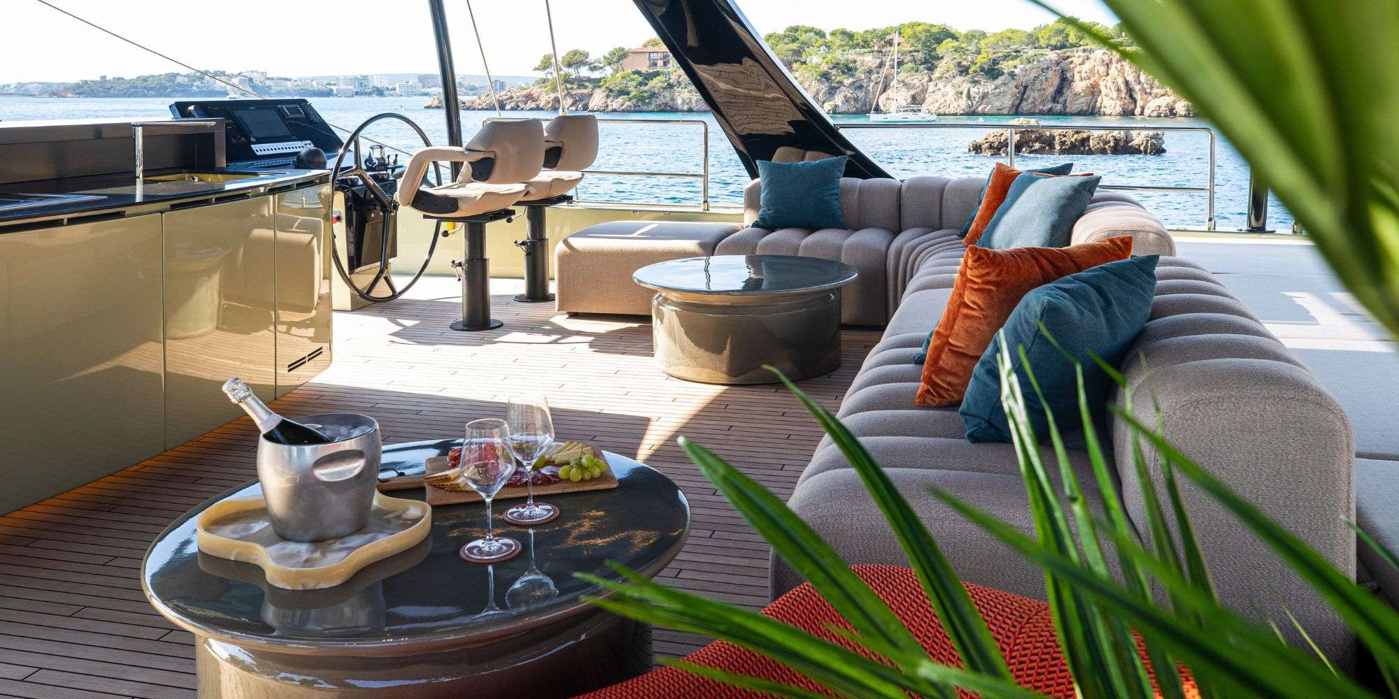 A-PLAN exterior — luxury yacht charter